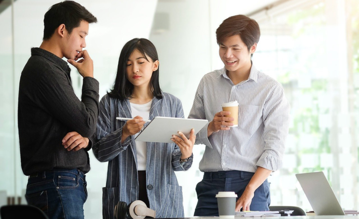 How to Navigate Workplace Politics and Build Strong Professional Relationships