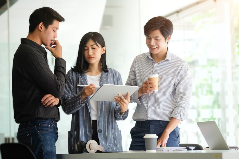 How to Navigate Workplace Politics and Build Strong Professional Relationships How to Navigate Workplace Politics and Build Strong Professional Relationships