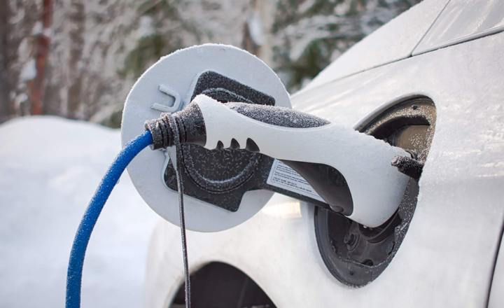 How Electric Cars Handle Winter Driving: Tips for Maximizing Performance in Cold Weather