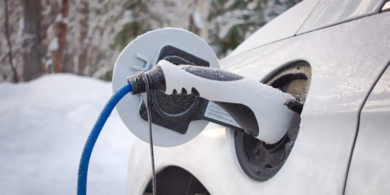 How Electric Cars Handle Winter Driving: Tips for Maximizing Performance in Cold Weather