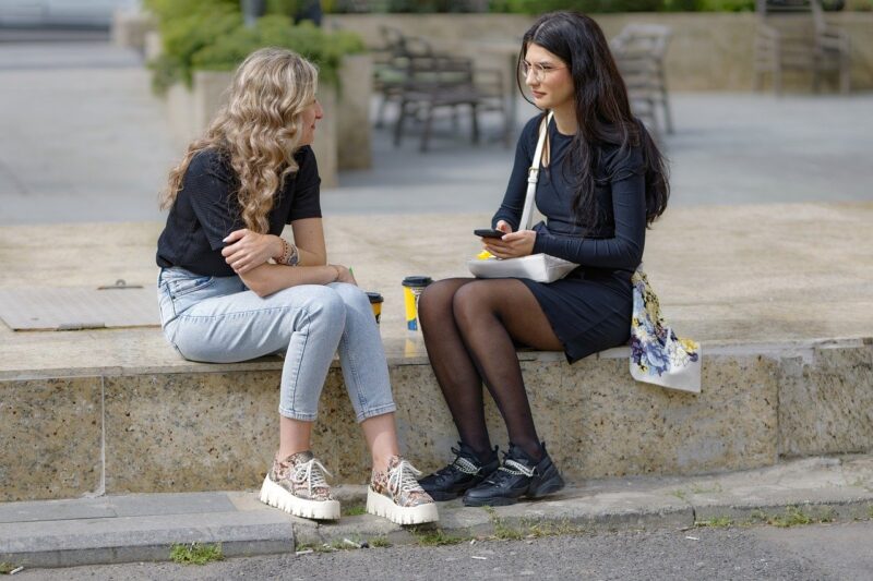 How to Master Small Talk: Tips for Making Any Conversation Interesting How to Master Small Talk: Tips for Making Any Conversation Interesting