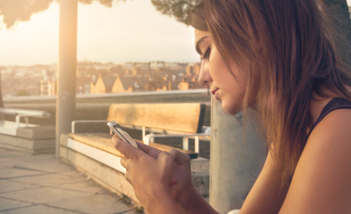 How to Handle the Pressure of Social Media in Dating