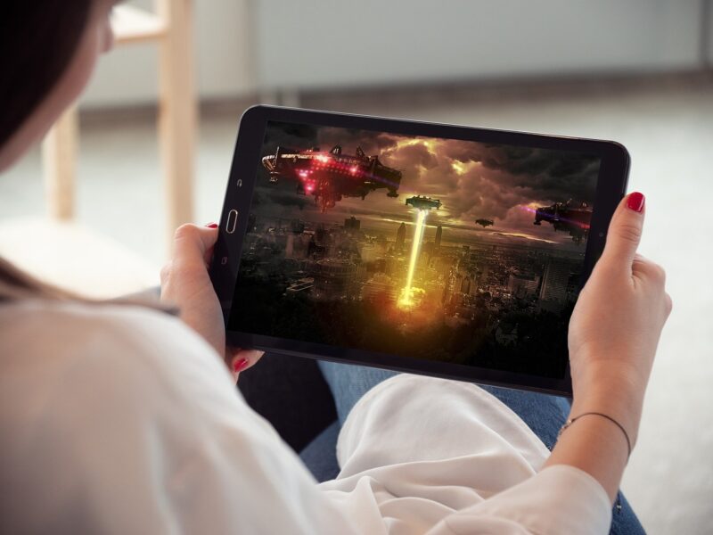 Netflix vs. Cable: Which Option Is Better for Your Wallet? Netflix vs. Cable: Which Option Is Better for Your Wallet?