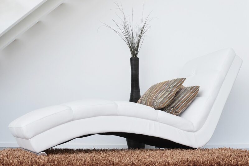 The Pros and Cons of Minimalist Parenting: Finding the Balance