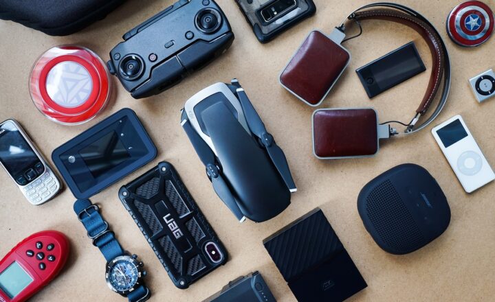 10 Must-Have Travel Gadgets for Frequent Flyers