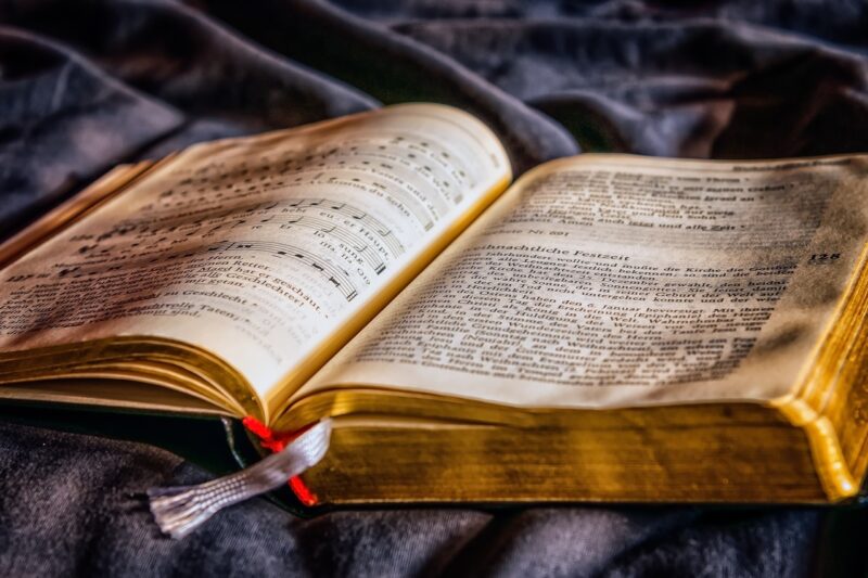 Exploring Gothic Literature: Key Themes and Notable Authors Exploring Gothic Literature: Key Themes and Notable Authors