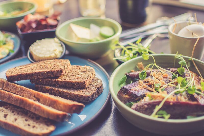 How to Trick Yourself into Eating Healthier with These Hacks How to Trick Yourself into Eating Healthier with These Hacks