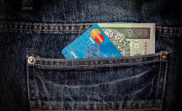Money-Making Hacks: Simple Ways to Earn Extra Cash on the Side
