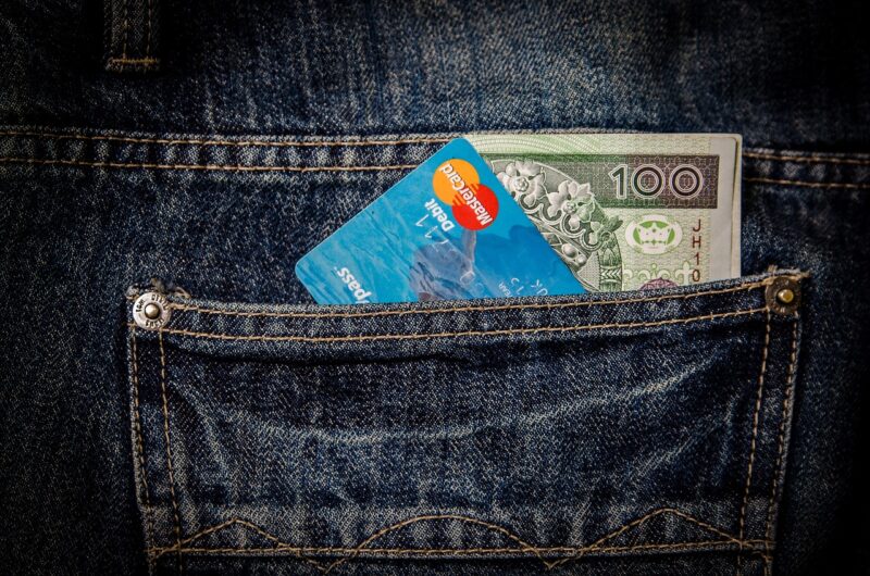 Money-Making Hacks: Simple Ways to Earn Extra Cash on the Side