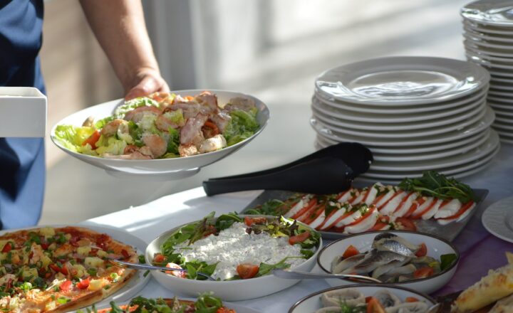 How to Host a Fun and Festive Brunch with Delicious Drink Ideas