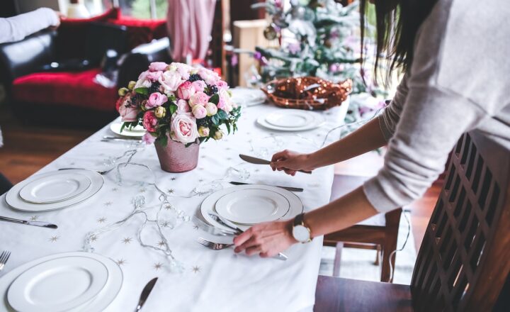 How to Host an Amazing Dinner Party with Minimal Stress