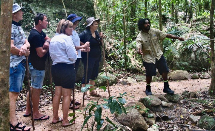 How to Earn Cash by Becoming a Local Tour Guide in Your City