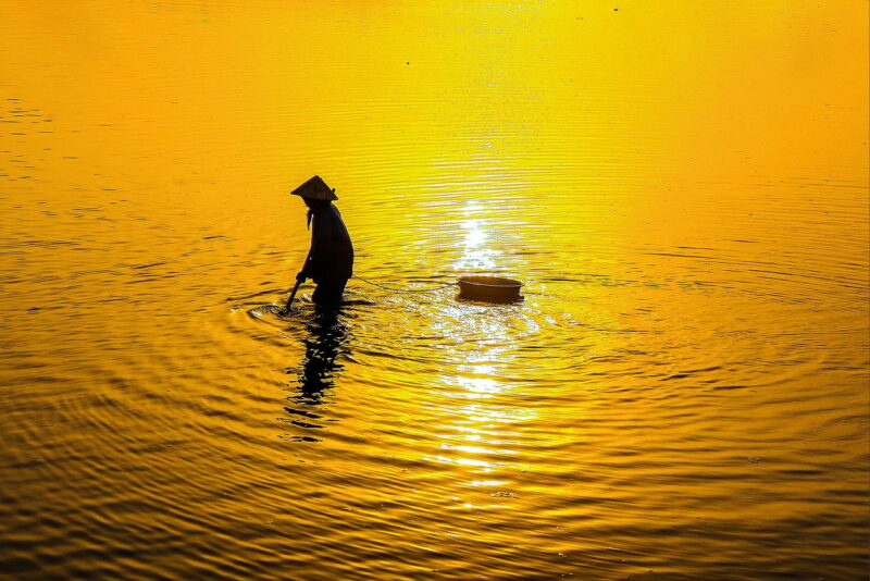 The Craziest Stories of Survival in Open Waters and How Fishermen Beat the Odds