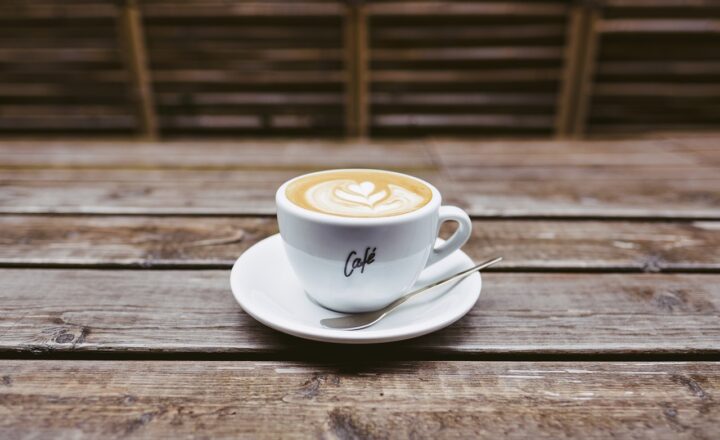 Decaf Coffee vs. Regular: What’s the Real Difference in Flavor and Caffeine?