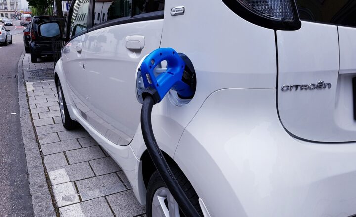 Why EVs Are the Key to Reducing Our Dependence on Fossil Fuels