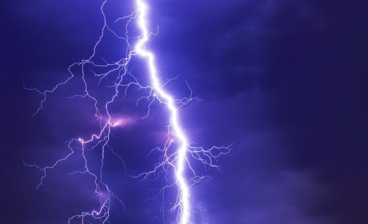Why Some Clouds Produce Lightning and Others Don’t: The Science of Thunderstorms