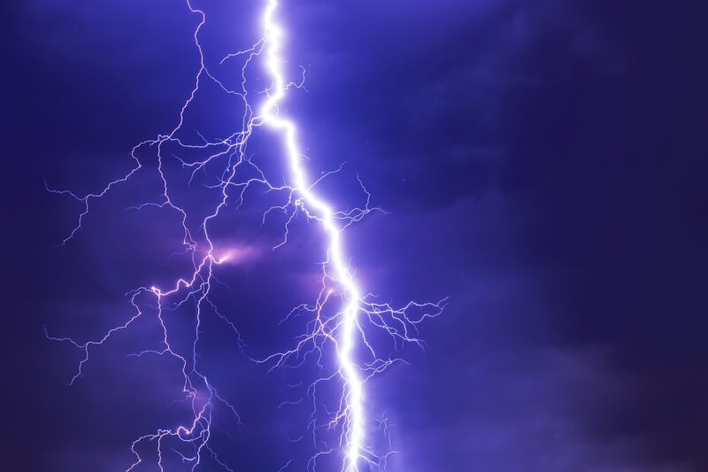 Why Some Clouds Produce Lightning and Others Don’t: The Science of Thunderstorms