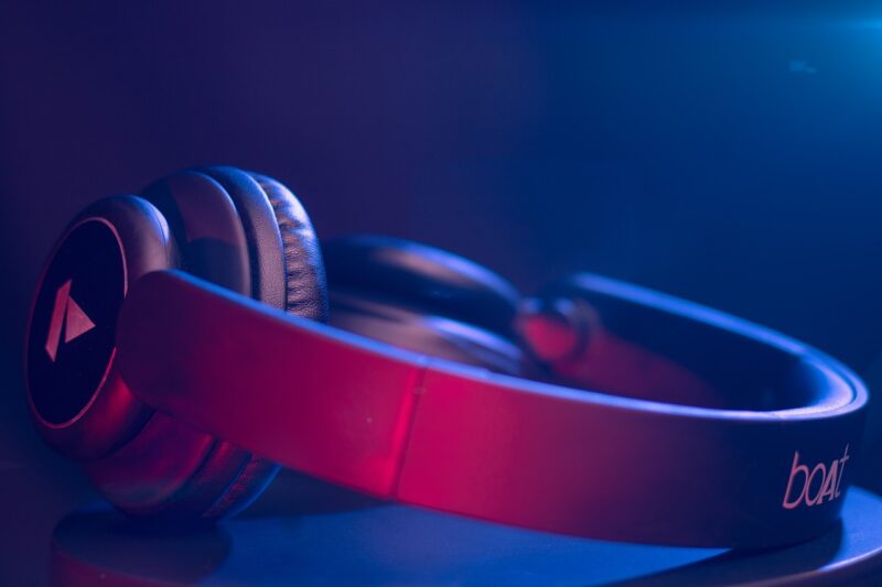 How to Train Your Ear to Understand Native English Speakers Effortlessly