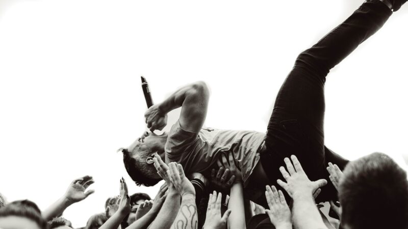 How Rock Bands in the 2000s Used Symbolic Imagery to Tell Hidden Stories How Rock Bands in the 2000s Used Symbolic Imagery to Tell Hidden Stories