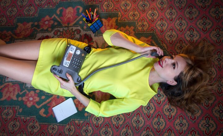 Why ‘Friends’ and ‘Seinfeld’ Became Iconic TV Shows That Defined the 90s