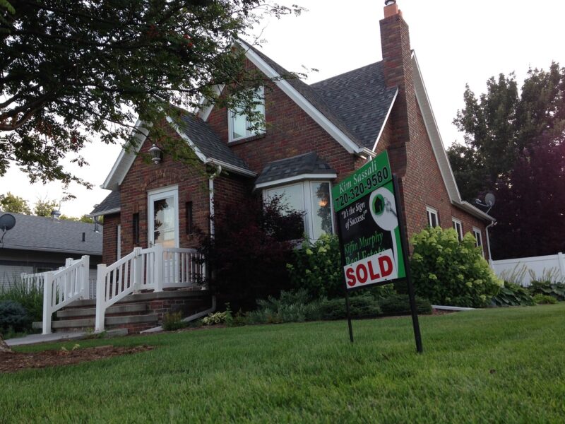 The Pros and Cons of Renting vs. Buying a Home The Pros and Cons of Renting vs. Buying a Home