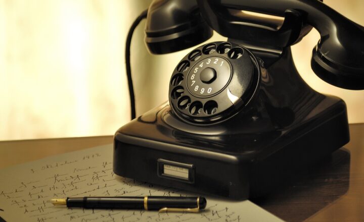 Why We’re Nostalgic for Flip Phones in a World of Touchscreens
