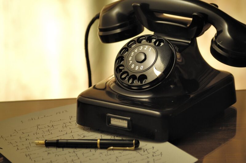 Why We’re Nostalgic for Flip Phones in a World of Touchscreens