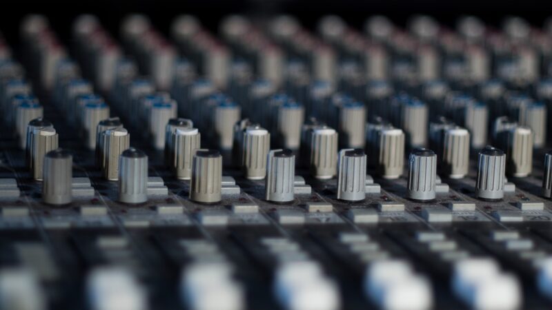 From Turntables to Soundbars: Gadgets That Bring the Concert to Your Living Room From Turntables to Soundbars: Gadgets That Bring the Concert to Your Living Room