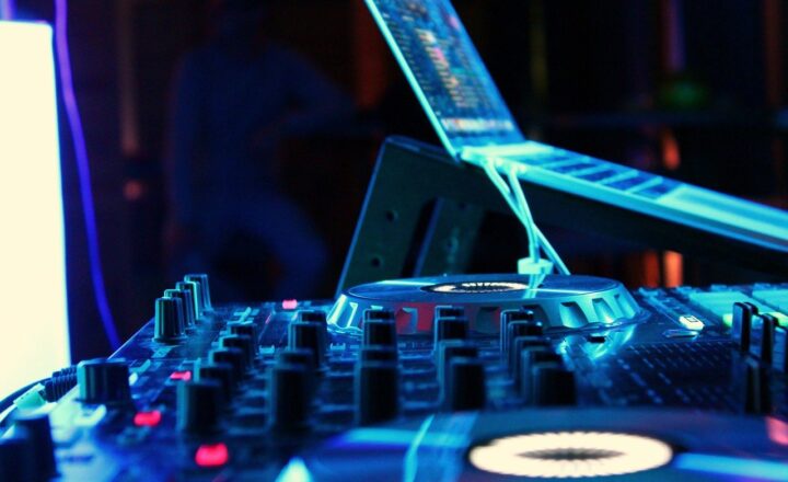 How to Create an Immersive Audio Experience with Surround Sound Technology