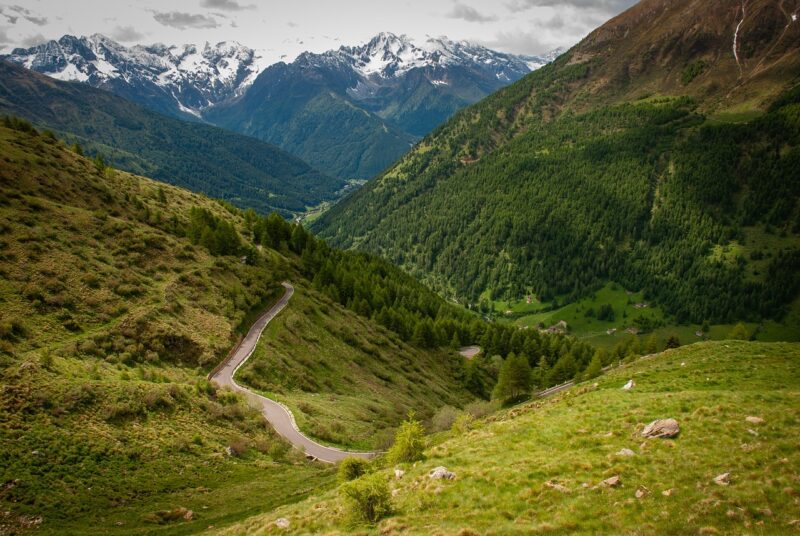 How to Connect with Nature on Your Travels: Tips for Mindful and Responsible Adventures How to Connect with Nature on Your Travels: Tips for Mindful and Responsible Adventures