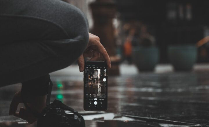 The Ultimate Guide to Selecting the Best Smartphone Camera for Vlogging