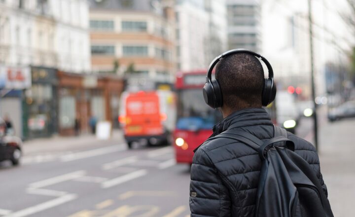Choosing Comfortable Headphones for Long Flights: Noise-Canceling and Portable Options