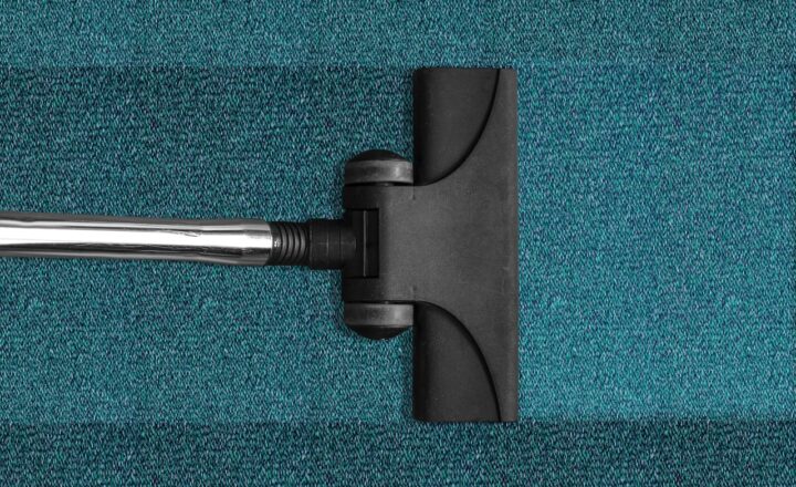 Choosing the Right Vacuum Cleaner for Large Spaces: Power, Efficiency, and Convenience