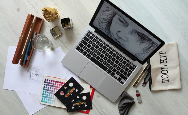 Choosing a Laptop for Graphic Design: Display, Power, and Software Compatibility