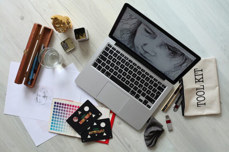 Choosing a Laptop for Graphic Design: Display, Power, and Software Compatibility Choosing a Laptop for Graphic Design: Display, Power, and Software Compatibility