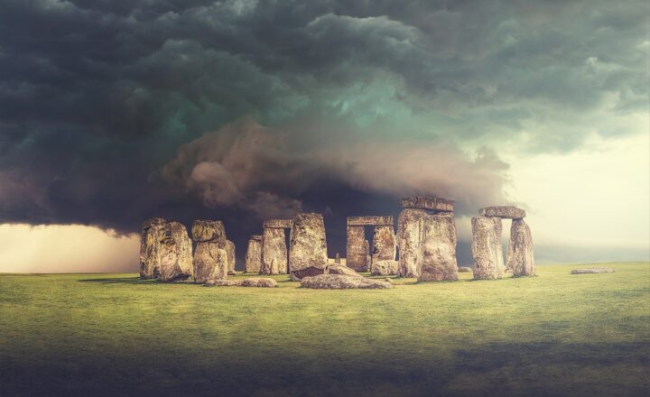 The Weird and Wonderful Creatures of the Prehistoric Ocean: From Anomalocaris to Trilobites