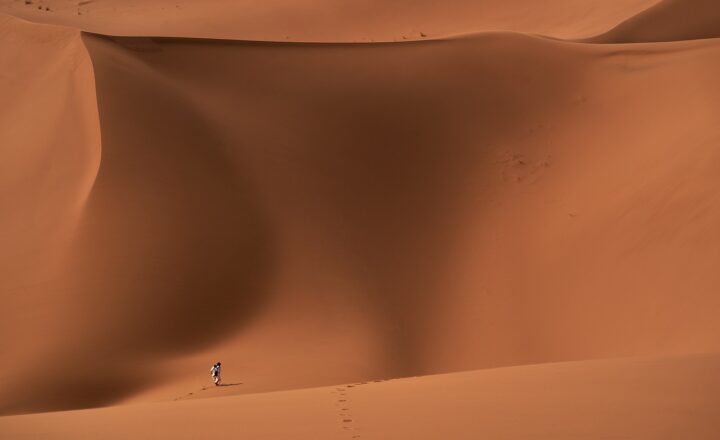 The Wonders of Desert Sand: Why Some Sands Sing, Shift, and Change Colors