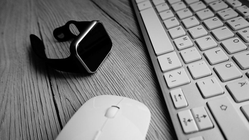 Choosing the Right Smartwatch for Health Tracking: From Heart Rate to Sleep Analysis Choosing the Right Smartwatch for Health Tracking: From Heart Rate to Sleep Analysis