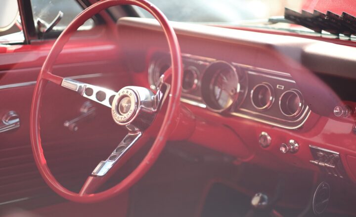 How to Choose a Car for Long Commutes: Comfort, Mileage, and Affordability Tips