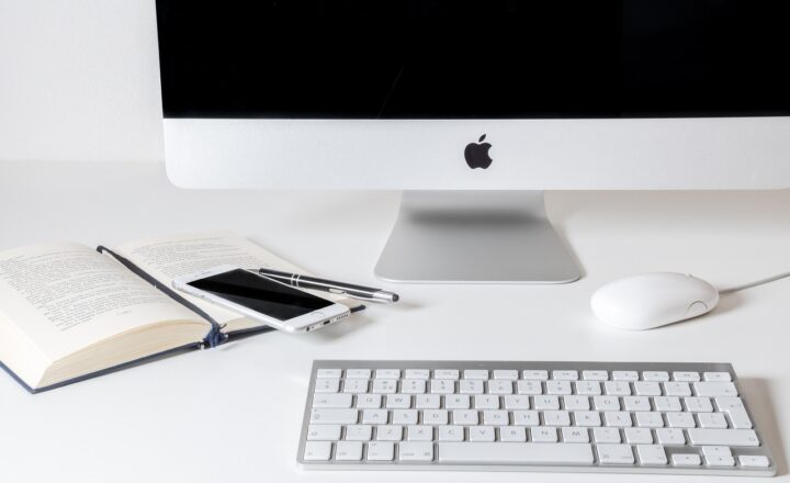 The Blogging World Uncovered: Why People Are Drawn to Online Journals, Reviews, and Personal Stories