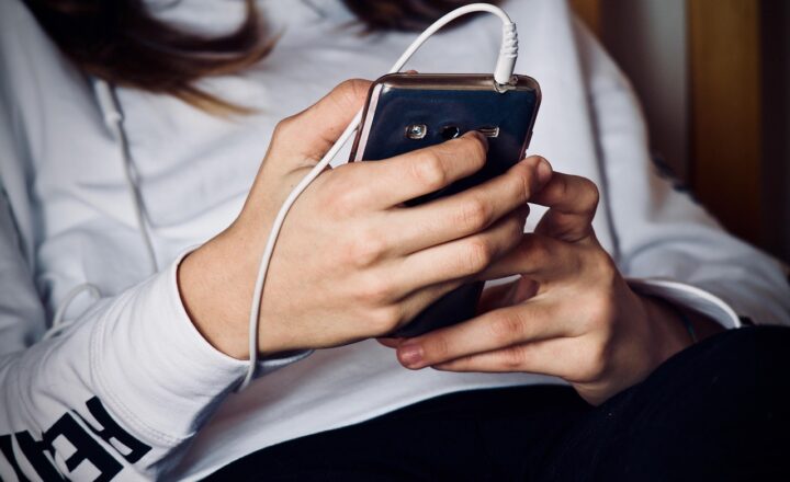 Top 10 Podcasts You Should Be Listening to Right Now for a Daily Dose of Inspiration and Knowledge