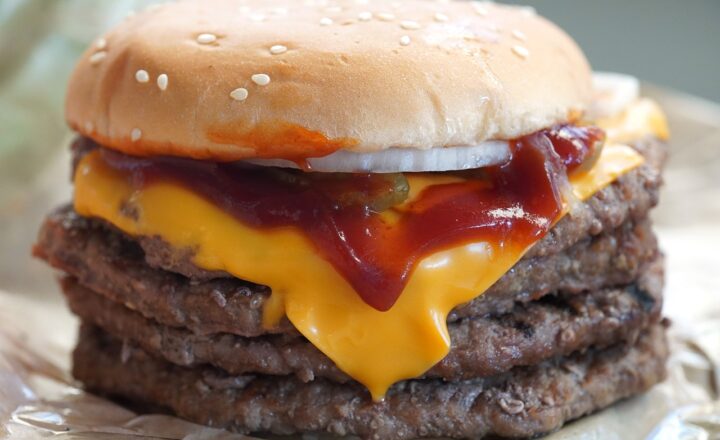 The Story of Burger King: How It Challenges McDonald’s for Fast Food Supremacy