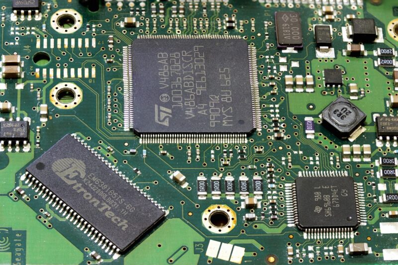 How Intel Became the Heart of Modern Computers and Shaped the Tech World How Intel Became the Heart of Modern Computers and Shaped the Tech World