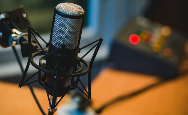 How Podcasts Are Revitalizing the Spirit of Radio Broadcasting