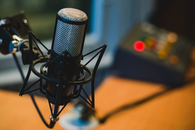 How Podcasts Are Revitalizing the Spirit of Radio Broadcasting