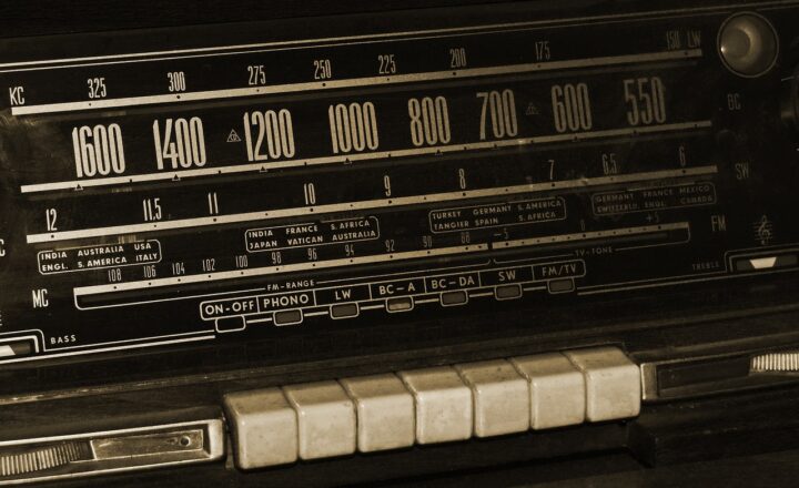 The History of Radio: From Early Transmissions to Modern Podcasts