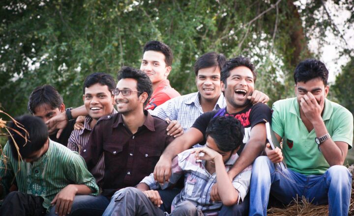 The 1990s Fanny Pack Craze and Its Comeback as a Modern Fashion Trend