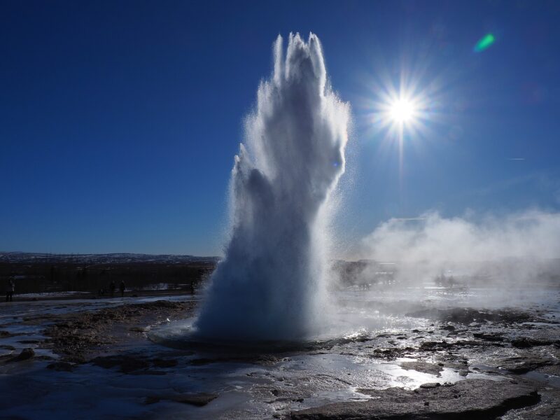 How Geysers Work: The Role of Heat and Pressure