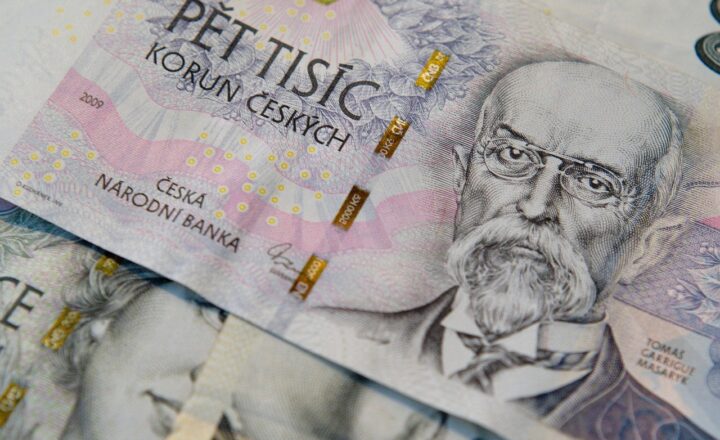 How Decentralized Finance (DeFi) is Revolutionizing Traditional Banking