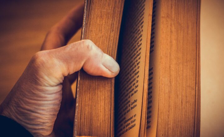 Why Reading Bedtime Stories Is a Parenting Must